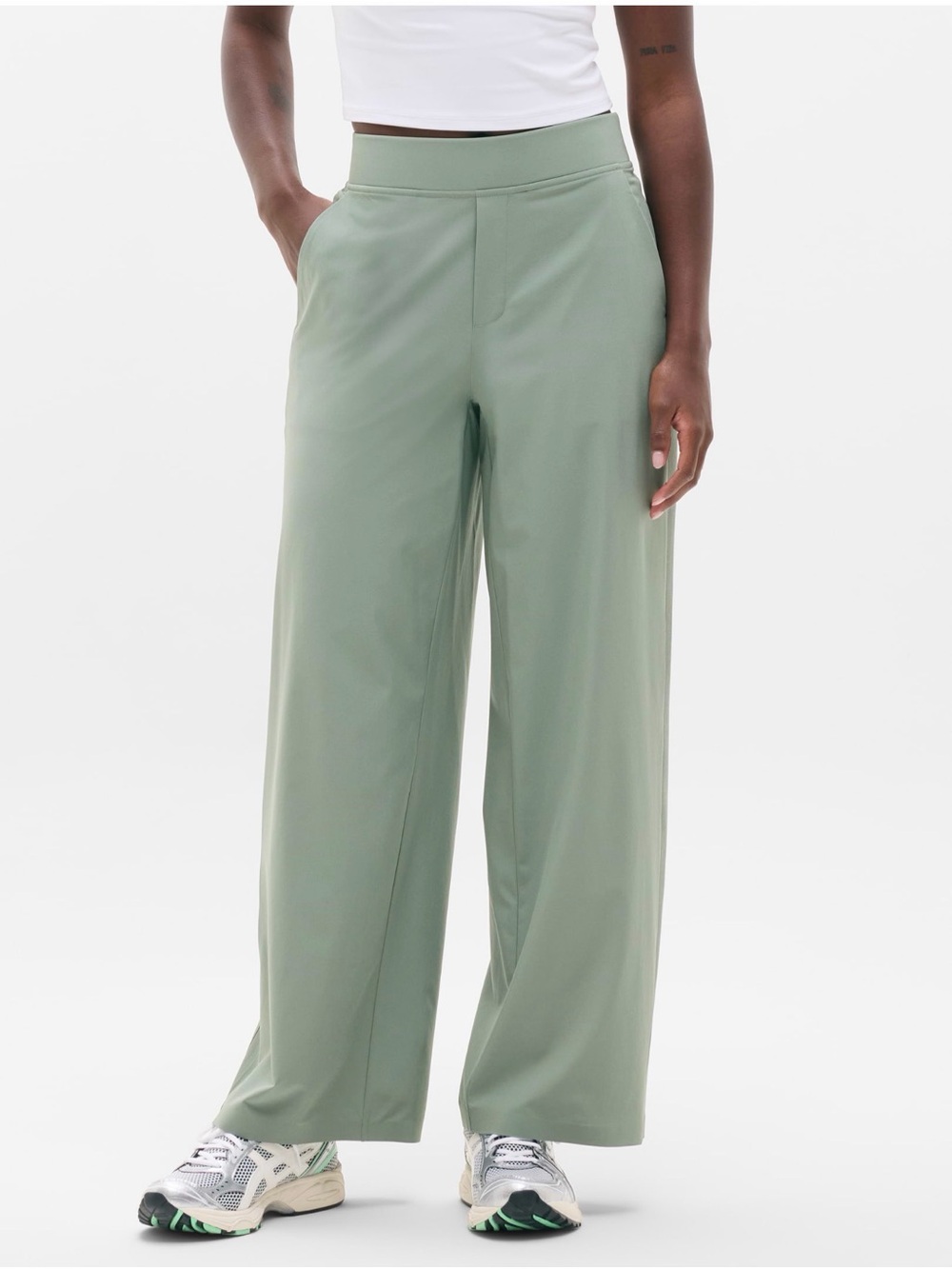 NWT Athleta Wide-Leg Pull-On Pants in Cacti. Size 12 Tall